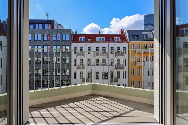 Möbliertes 1-Zimmer-Apartment mit Balkon in Berlin-Friedrichshain I Erstbezug im Neubau — photo 1